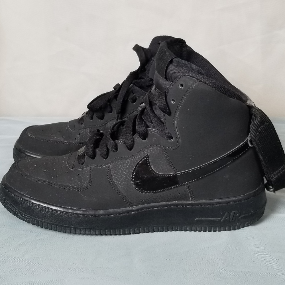 Black Nike Air Sneakers